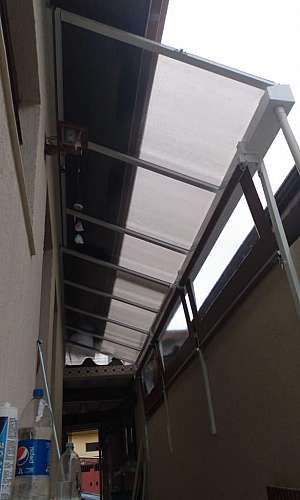 Cobertura de policarbonato retrátil Cobertura de policarbonato retrátil